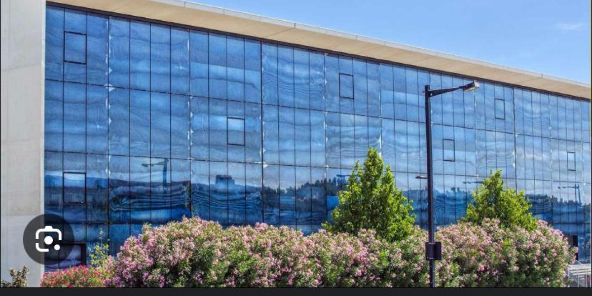 Système mur rideaux et brise soleil